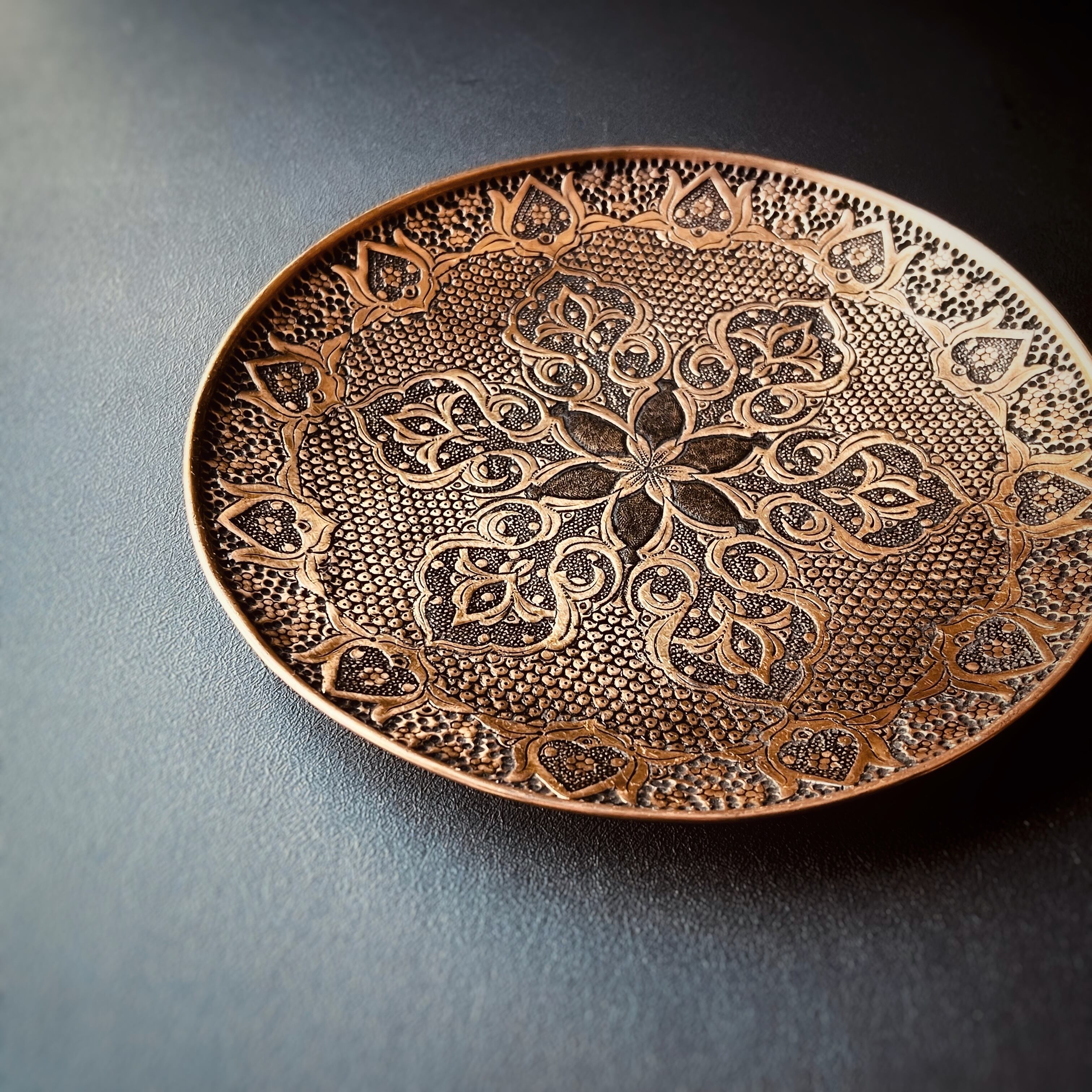 ペルシャの銅皿（ガラムザニー）Φ25cm 飾り皿 トレイ【GHALAM ZANI