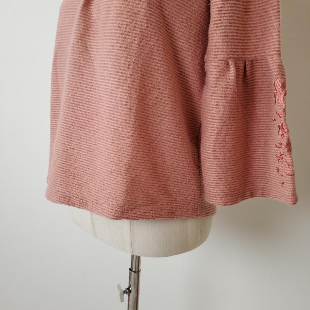 【USED】HK WORKSLONDON　トップス　ピンク　可愛い　美品