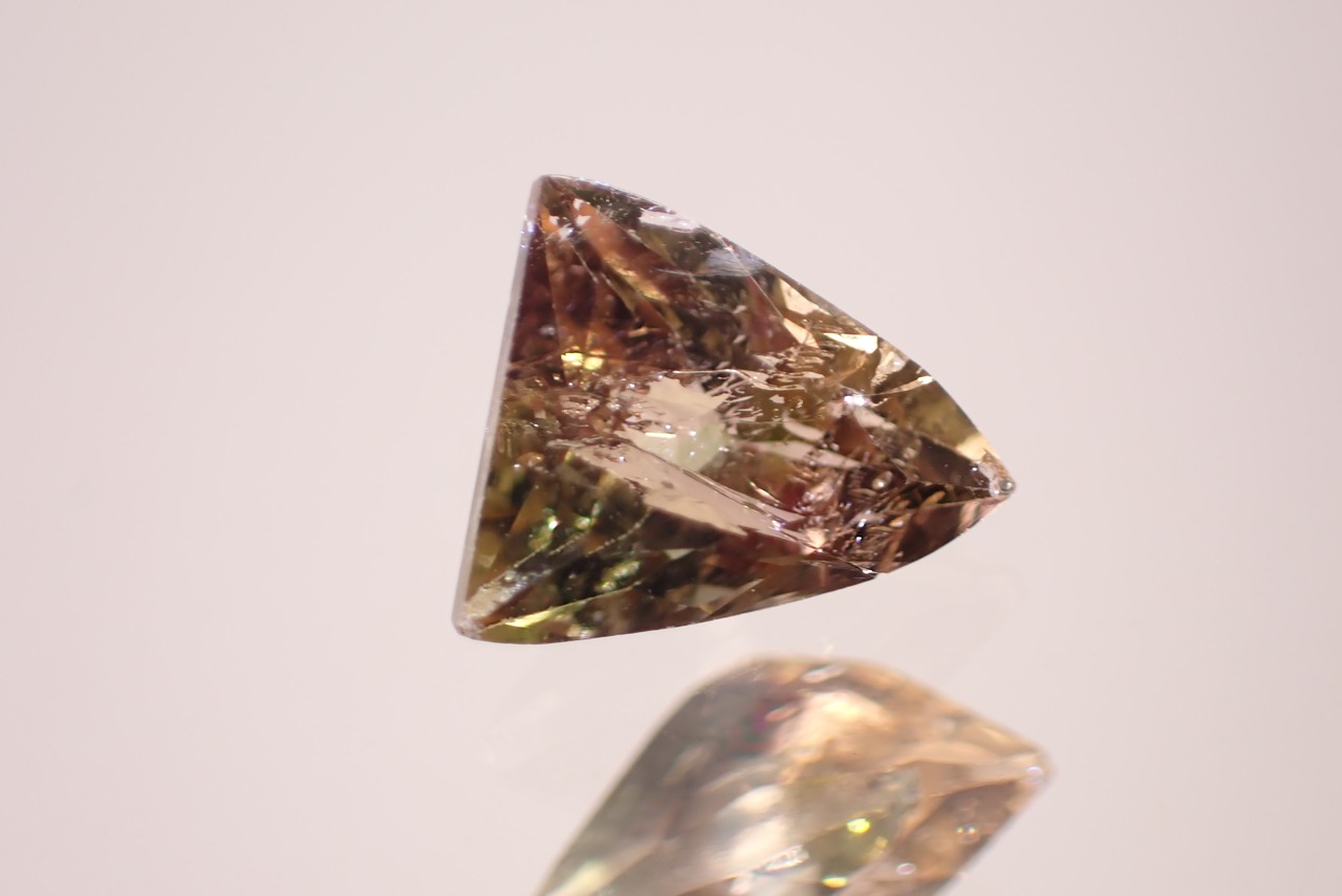 アキシナイト　0.73ct　[C10‐321]