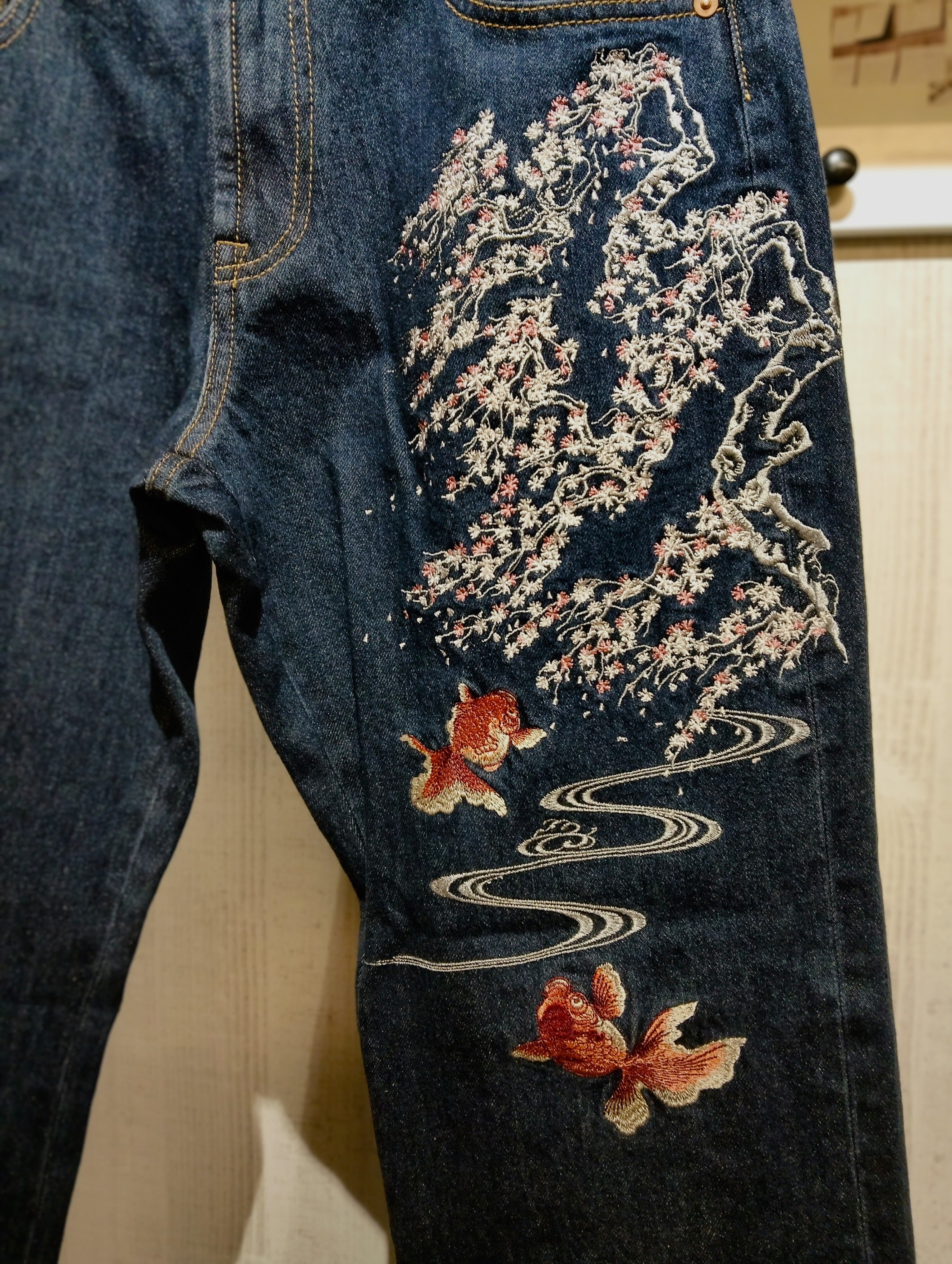 新入荷 新品 SP-002 桜金魚刺繍デニムパンツ インディゴ 32/34/36/38