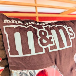 ✨️プレゼントで貰ったらめちゃ嬉しい♡✨️【 m&m's ( エムアンドエムズ ) 】 Snack Bag Plush Pillow Set / 5チョコレートプラッシュ in パッケージクッション〚アメリカン雑貨 アメトイ〛