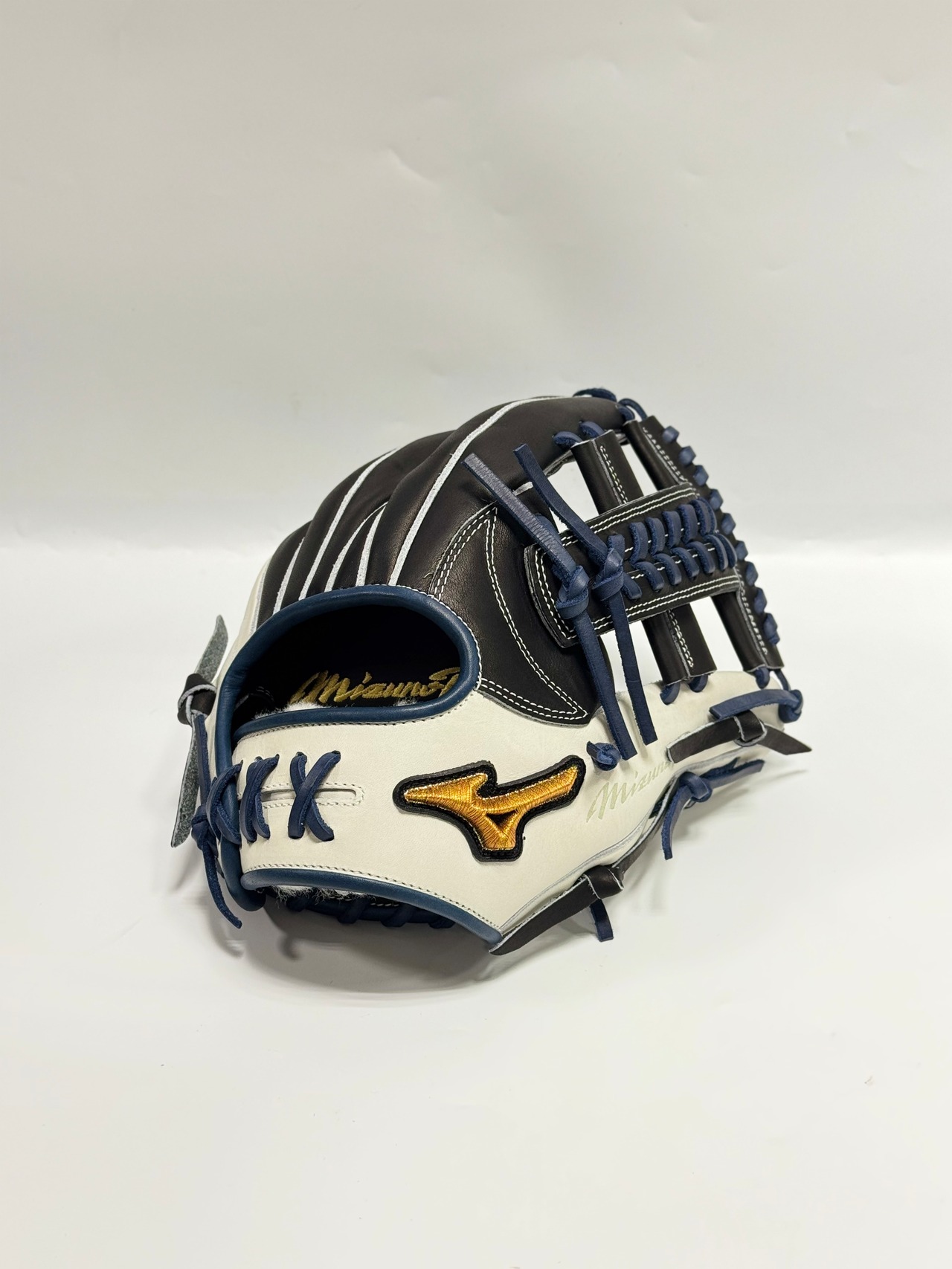 MIZUNO  PROｰミズノプロ　限定軟式グラブ　Crafted Edition 右投げ用　紅林弘太郎選手モデル　ブラック/シルバー×Dブルー　サイズ9・画像2