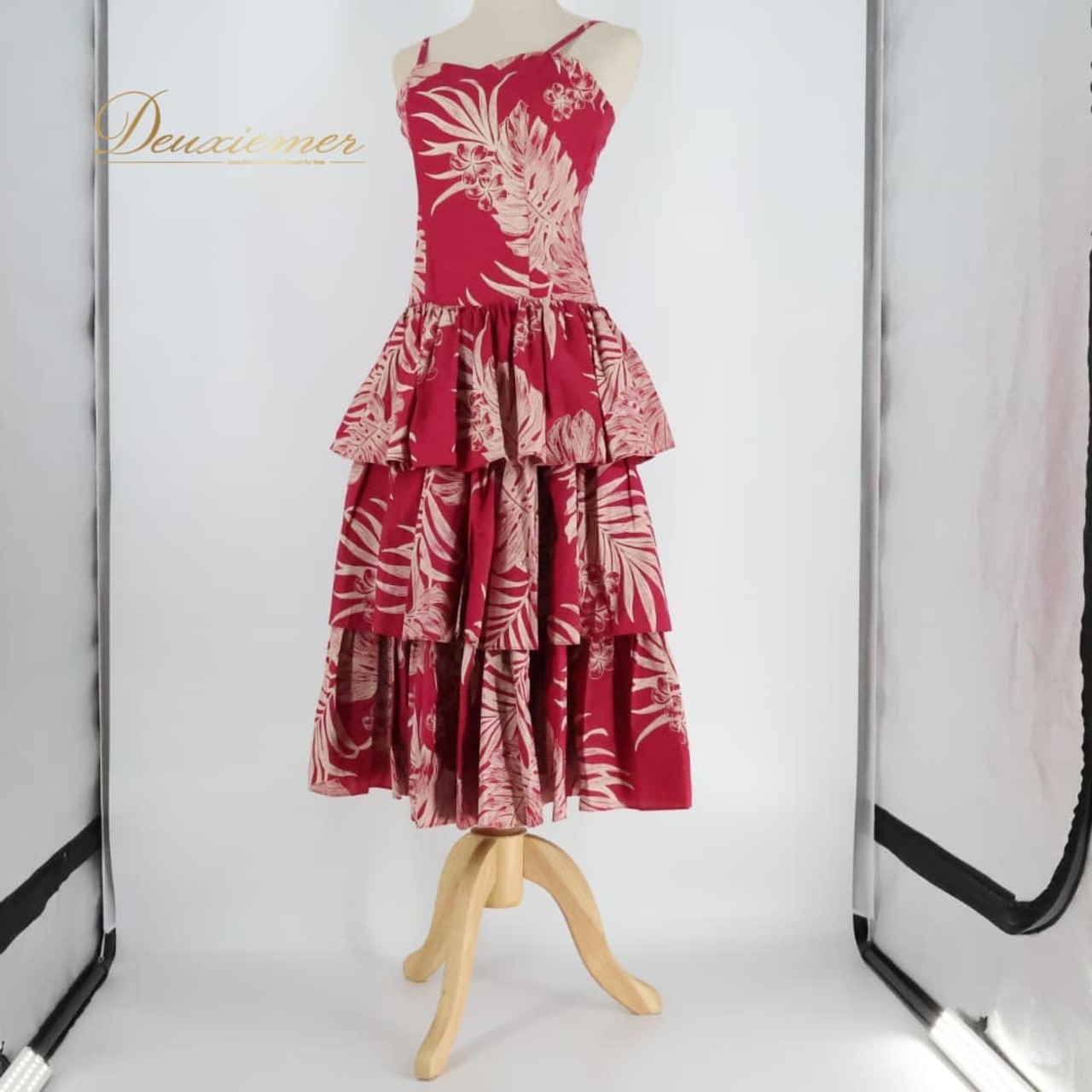 フラダンス 衣装 CC Fashions CCファッション ワンピース ドレス レッド系 ハワイ製 ワインレッド フリル キャミソールドレス モンステラ柄 ツートンカラー かわいい 華やか 鮮やか 明るい 赤 紫 赤紫 白 アロハ 練習 パープル系 ホワイト系