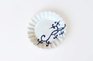 菊型小皿竜唐草／アリタポーセリンラボ