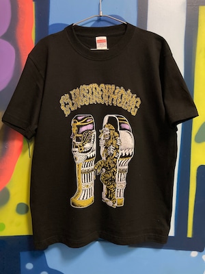 CLAUSTROPHOBIC Tシャツ