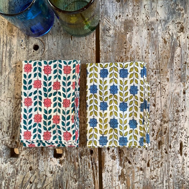 ハンドプリントのハンカチ