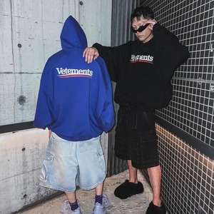 【VETEMENTS】CAMPAIGN LOGO HOODIE