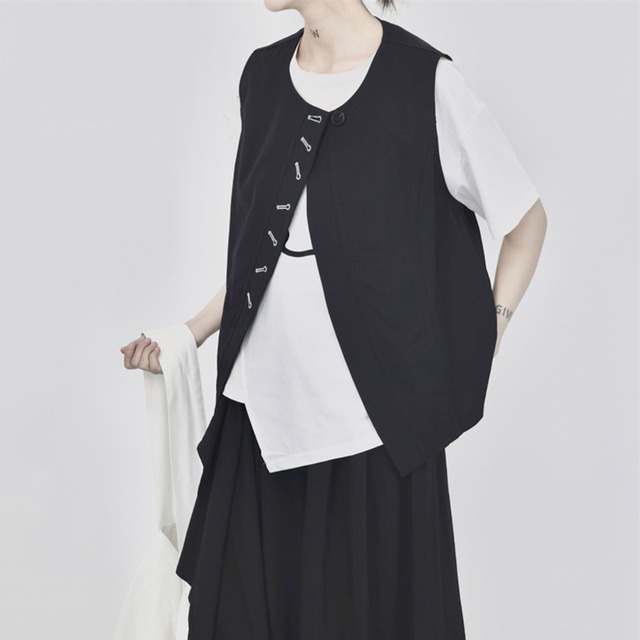 Twist-front layered vest C1120