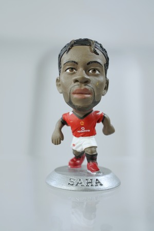 ルイ・サハ (Louis Saha) ⭐️⭐️⭐️☆☆ Corinthian MicroStars “Manchester United” (コリンシアン マイクロスターズ マンチェスター・ユナイテッド)シルバー台座 サッカーフィギュア No.9 Silver Base (2004刻印/Collector No. MC2938) Limited Edition Soccer Figure 約5cm