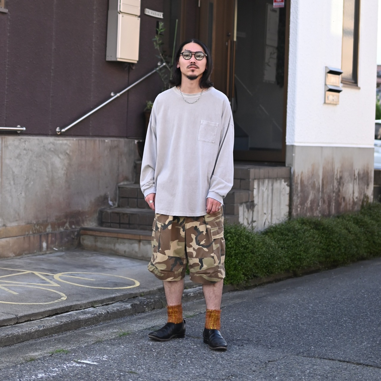 LEH（レー）ADVISORY Big Size Slit T-SH、ANACHRONORM(アナクロノーム）FADED BDU CAMO SHORTSコーディネート