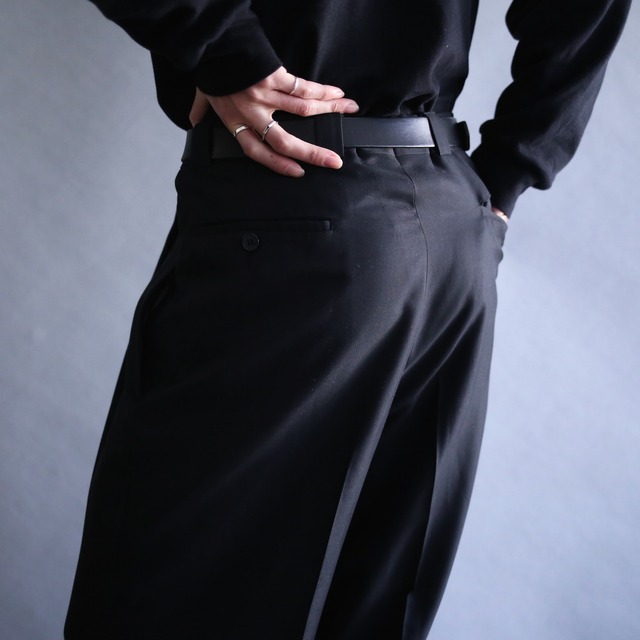 3-tuck tapered silhouette black wide slacks