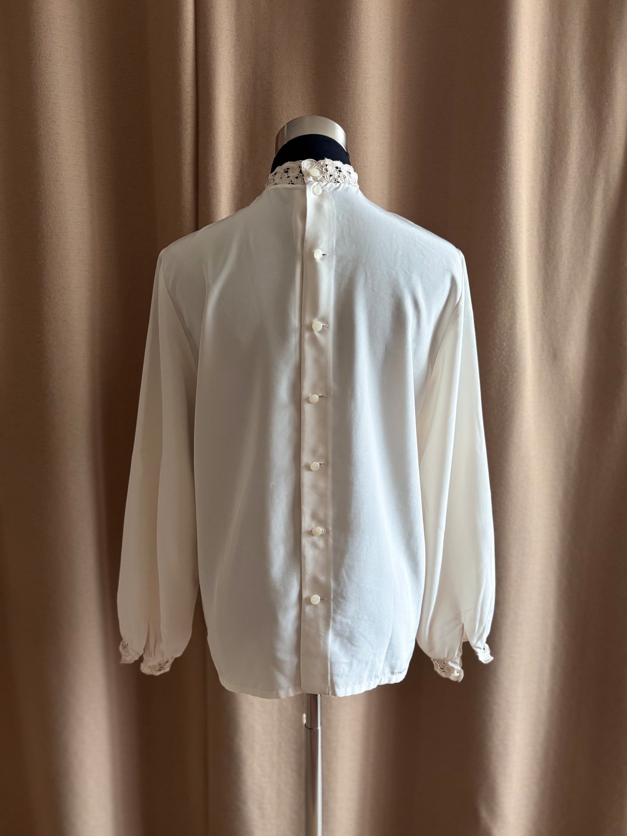refined floral embroidery high neck shirt-5272-6