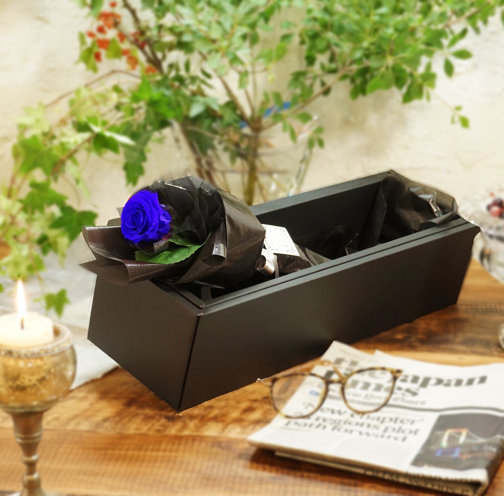 枯れないお花 青バラ１本のプリザーブドフラワー 花言葉は 夢は叶う 恋人や友人にサプライズなプレゼントに最適 花言葉tag無料 Rose Garden Edge
