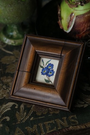 青い小花覗く小さな額縁-antique small frame