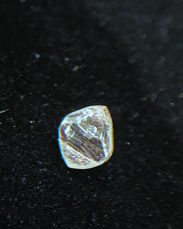 ダイヤモンド原石　0.85ct  GGC鑑別書付き