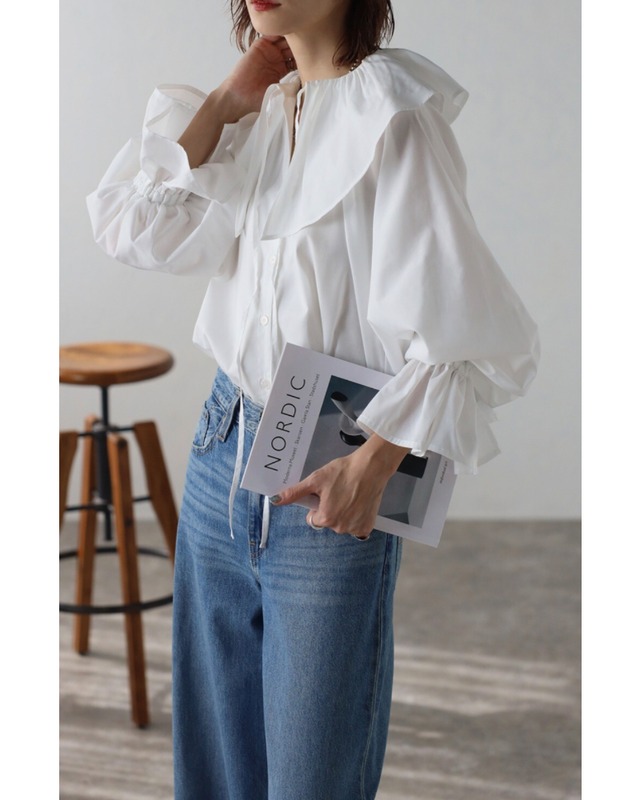 ラッフルフェミニンブラウス