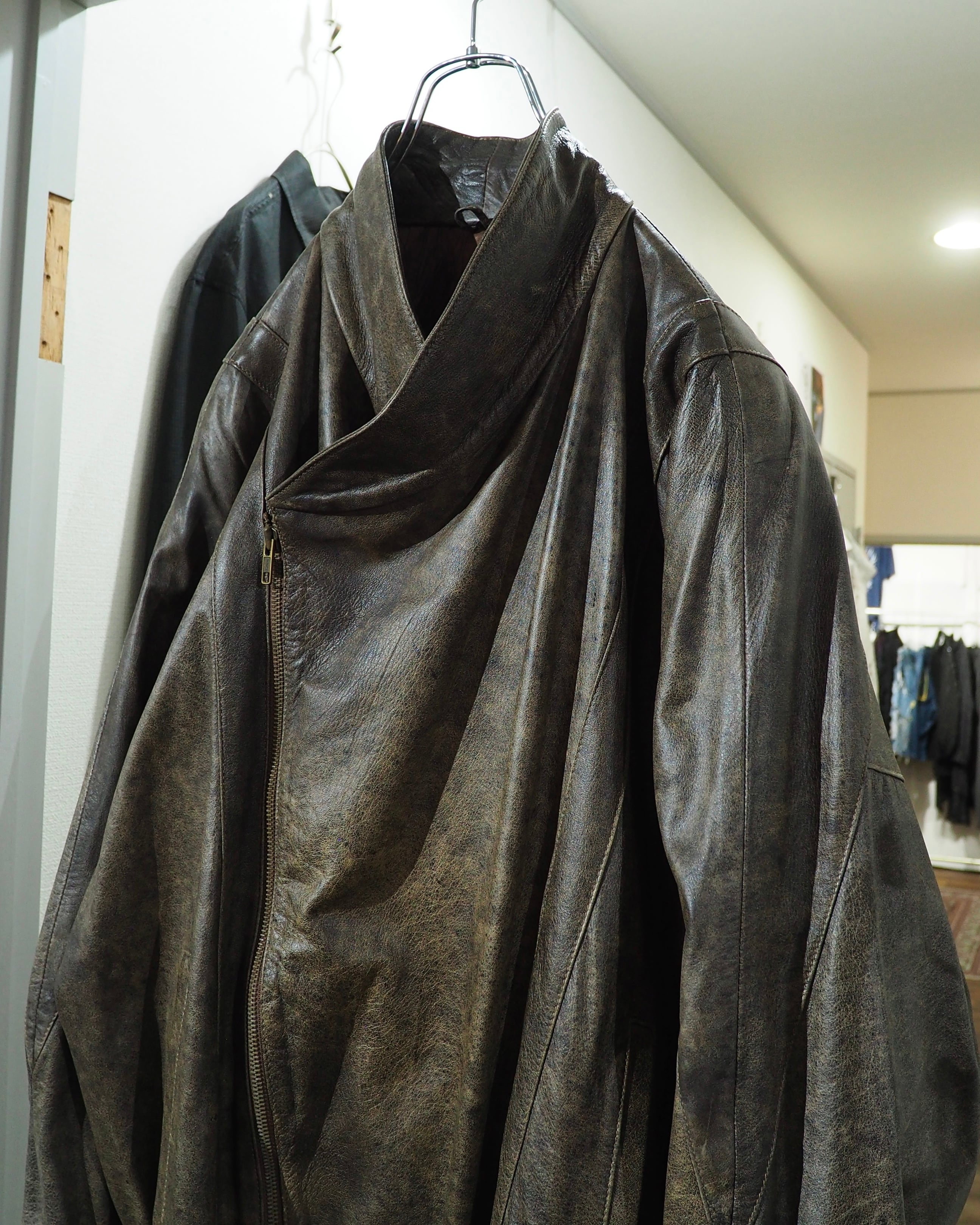 " Made in Italy - Vera Pelle " Unconventional Deformed Silhouette Vintage Leather Jacket