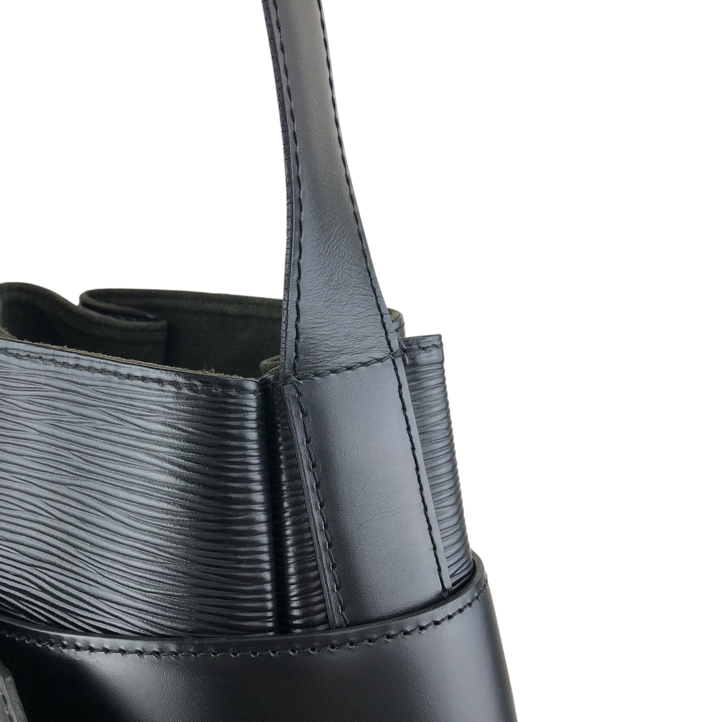LOUIS VUITTON ルイヴィトン エピ ショルダーバッグ ブラック レザー
