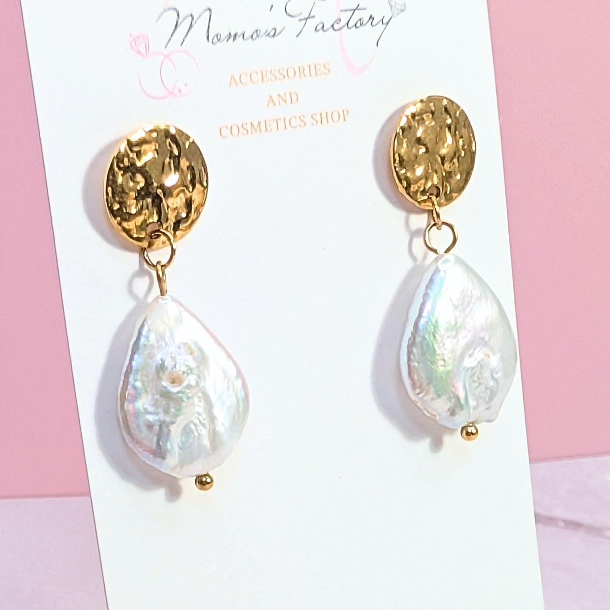 艶めく大粒淡水パールとゴールドプレートのピアス