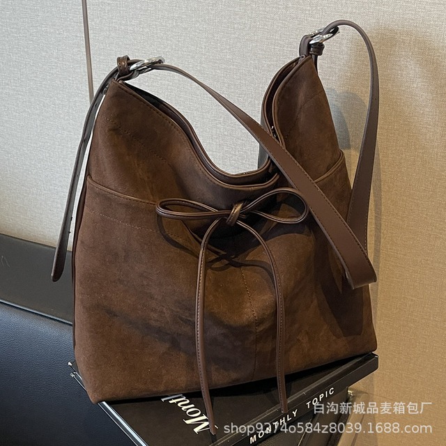 【バッグ】レディース 可愛い ショルダーバッグ  大きめ スエード レディース 20代 30代 40代 秋 冬 通勤 通学 おしゃれ カジュアル 可愛い ブラック 黒 キャメル ブラウン 茶色