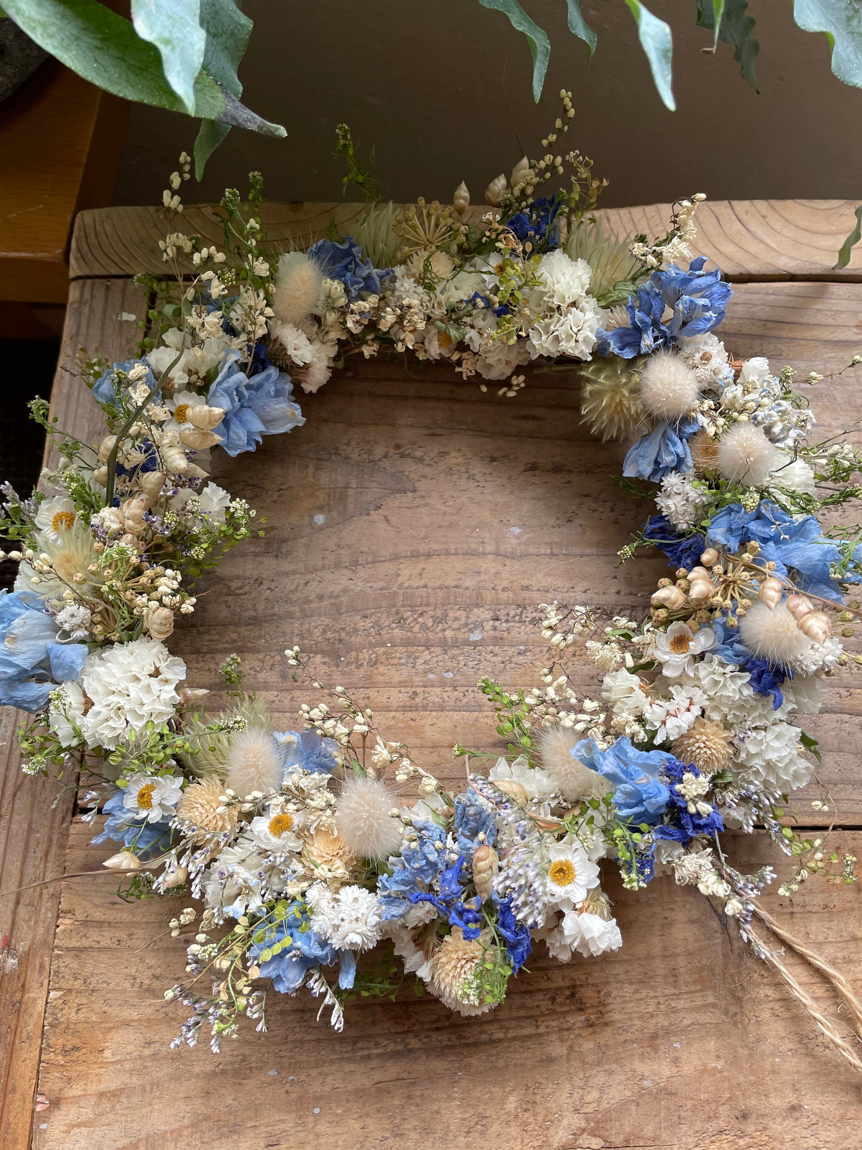 青い花のリース