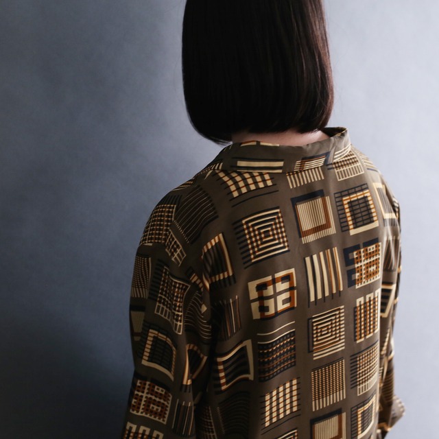 multi square overlap design l/s shirt