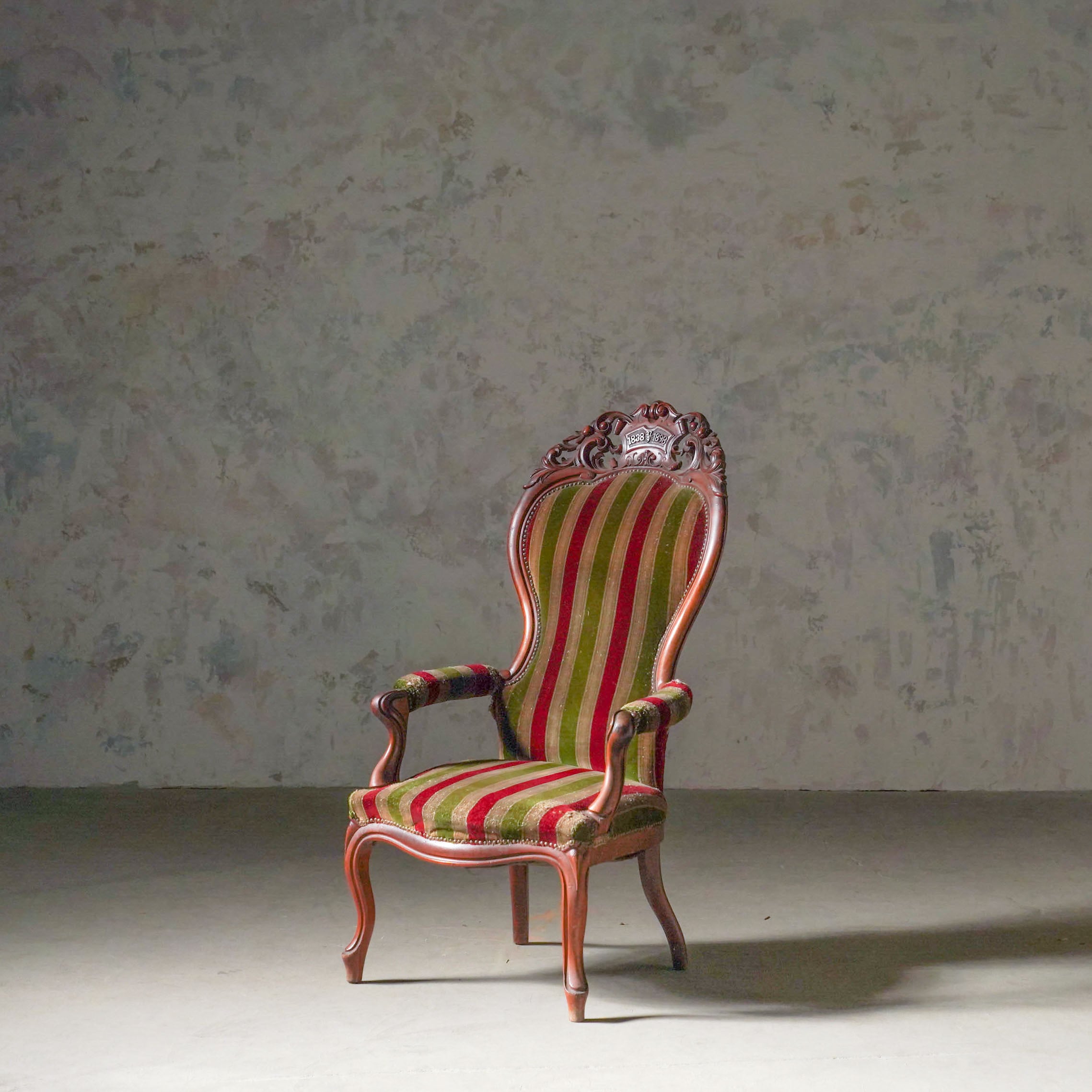 チェア/アンティークチェア/ディスプレイ/装飾美/アンティーク/アームソファ/ソファ/空間装飾