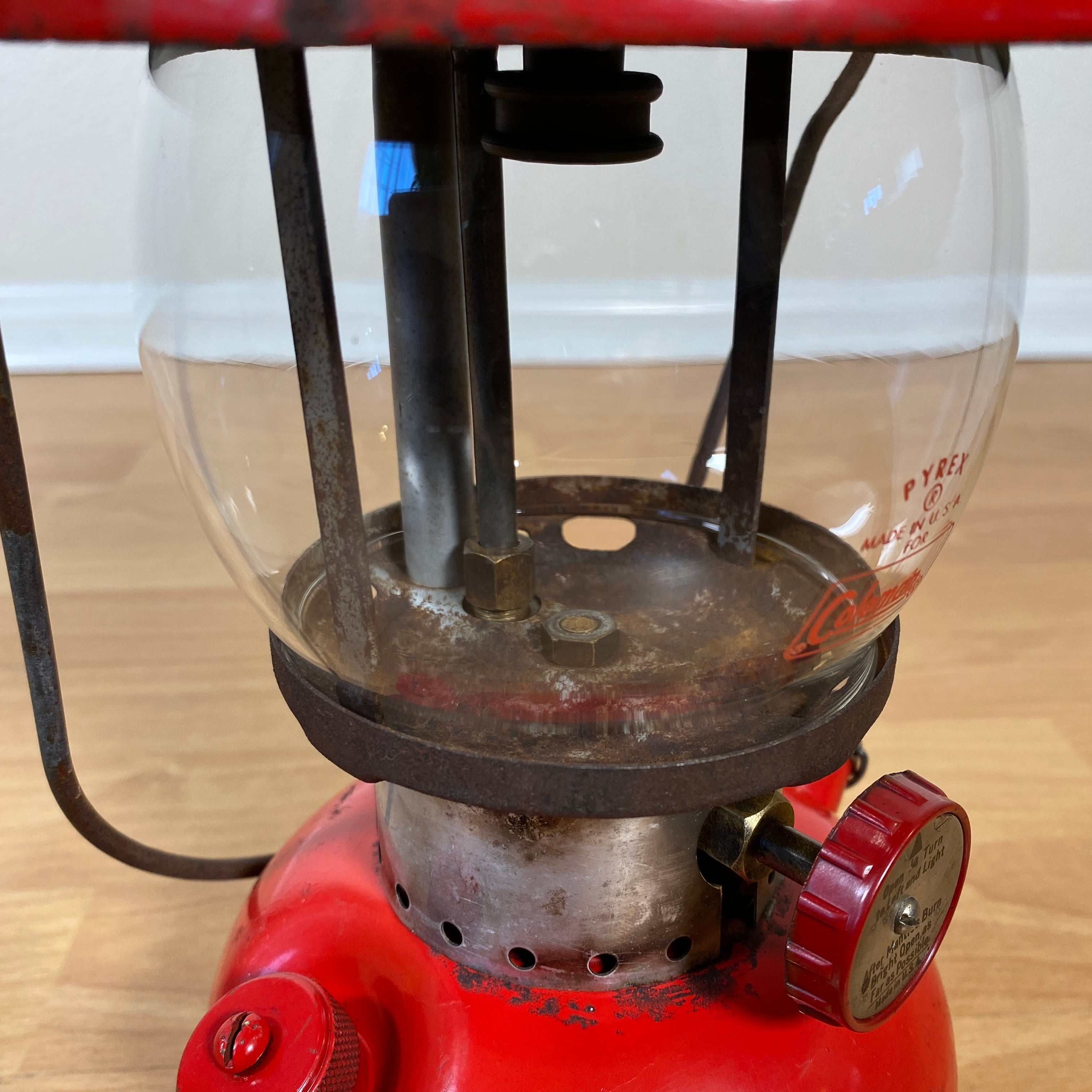 775 【1957年1月】ビンテージ Coleman（コールマン）200A イエロー