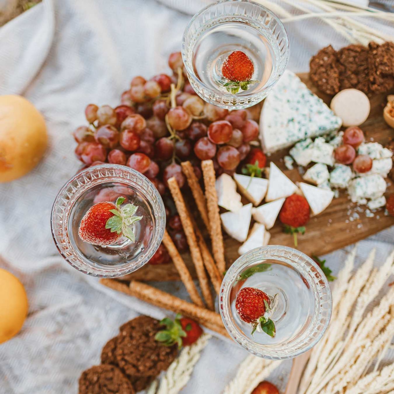 フルム ダンベール 100g切りたて青カビ ブルー チーズBlue Cheese Handcrafted Artisan Freshly Cut FOURME D'AMBERT 100g