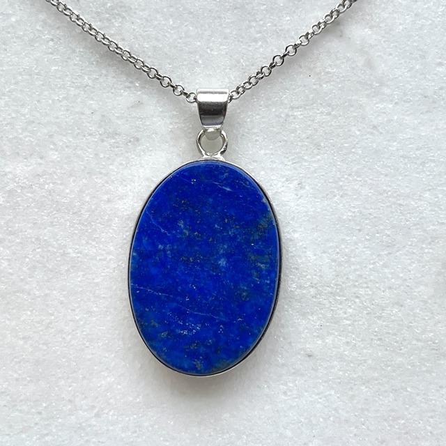 【超美石】ラピスラズリ　オーバル型　ペンダント（チェーンつき）　5108