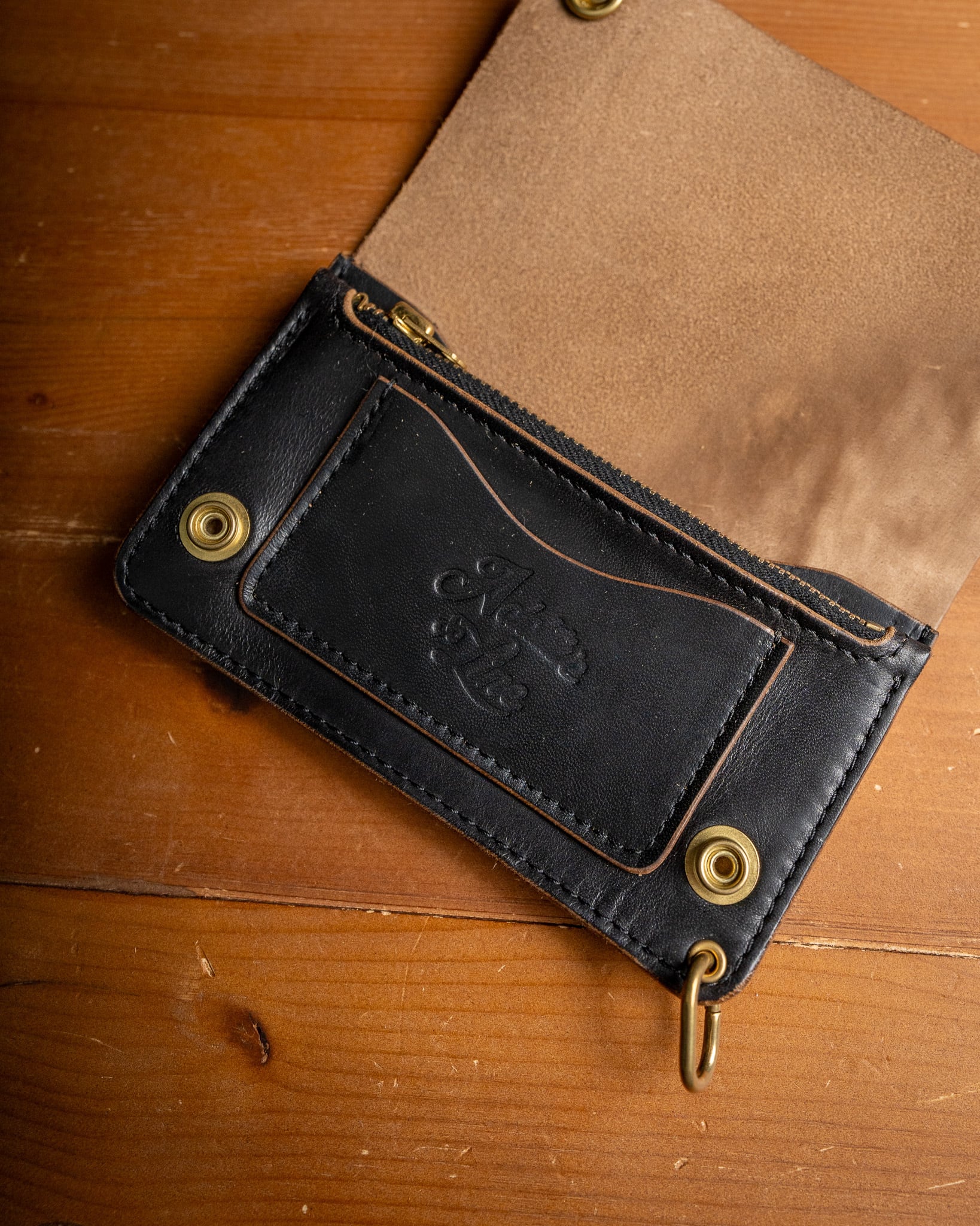 Additive and Line】Middle Tracker Wallet TWM-004 Maryam Horse Butt