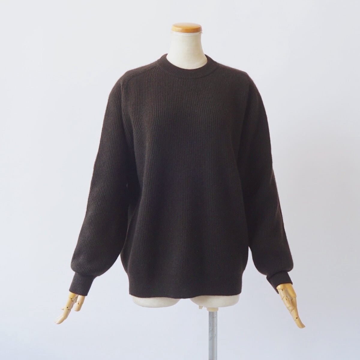 BATONER/バトナー・INNOCENT CASHMERE RIB CREW NECK | a flat shop