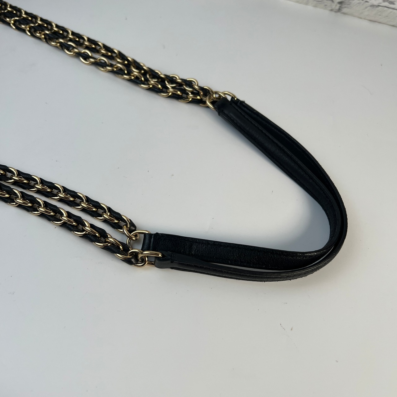 Salvatore Ferragamoヴァラリボン レザー ショルダーバッグ ブラック A-9029