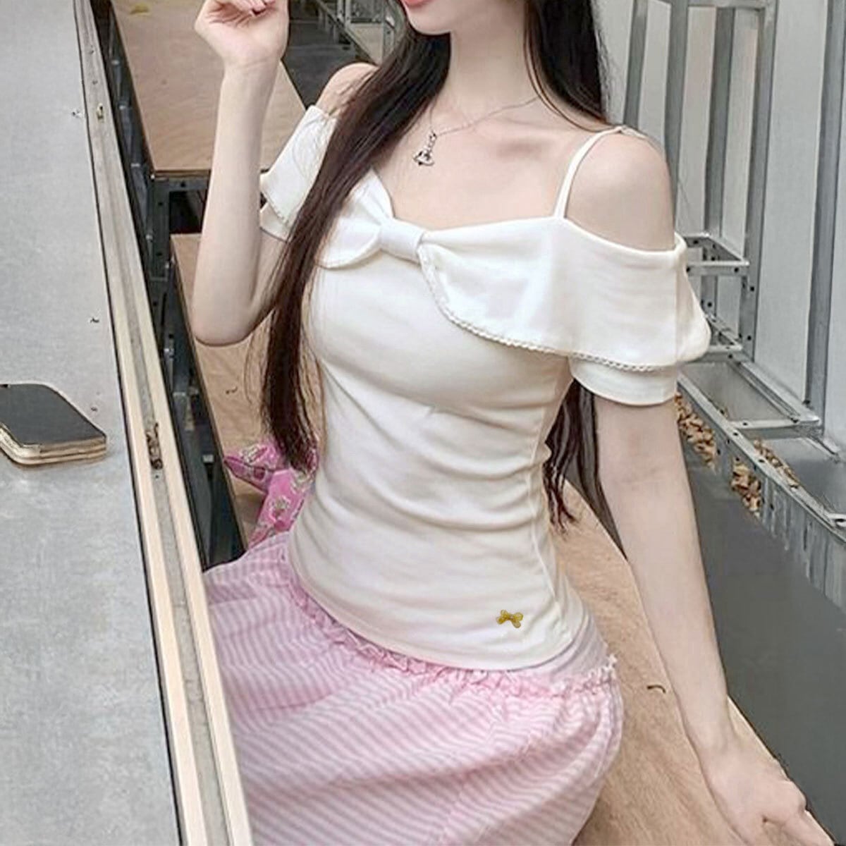 オフショルダー リボン トップス 肩出し レディース 春夏 韓国 大人 きれいめ フェミニン かわいい ガーリー ビッグリボン 無地 伸縮性 オフショル カットソー 大人可愛い 大人女子