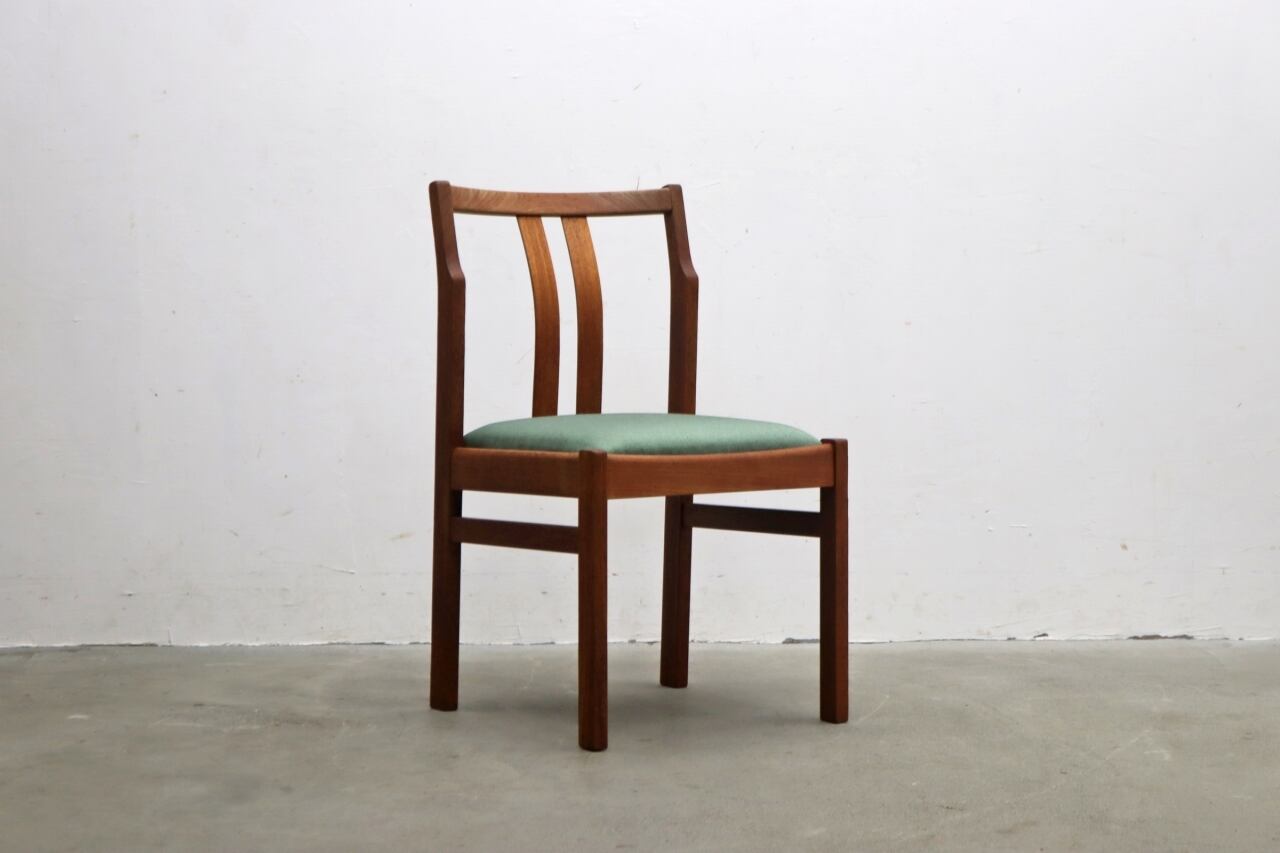 在庫2脚 ヴィンテージ チーク材 ダイニングチェア 張替済み 椅子 北欧デザイン 在庫2脚 ヴィンテージ チーク材 ダイニングチェア 張替済み 椅子 北欧