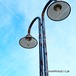 錆びて割れた街灯と秋の空 【F_254】　A rusty and cracked street lamp and the autumn sky