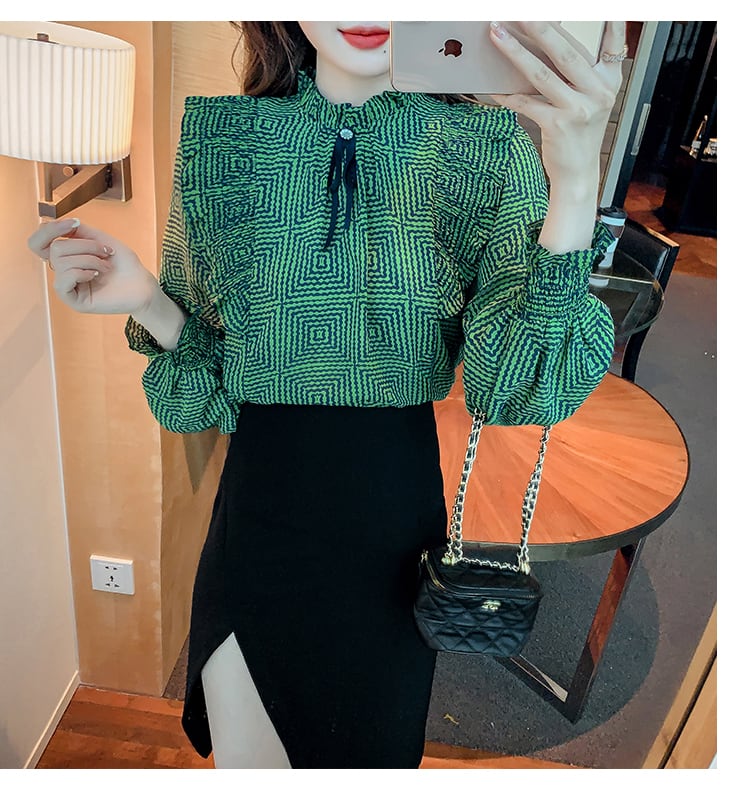 トップス シャツ ブラウス ミディアム丈 ミドル丈 レギュラー丈 長袖 ボリューム袖 パフスリーブ スタンドカラー 裾イン シフォン フリル リボン プルオーバー 薄手 かわいい 大人可愛い カジュアル おしゃれ レトロ キュート ガーリー 柄 チェック柄 春 夏 秋 冬 オールシーズン シーズンレス 10代 20代 30代 レディース 学生 通学 デート お出かけ 女子会 休日 旅行 ショッピング 着回し 普段使い 重ね着 楽ちん S M L XL 2XL 3XL ゆったり ゆる グリーン ブラウン