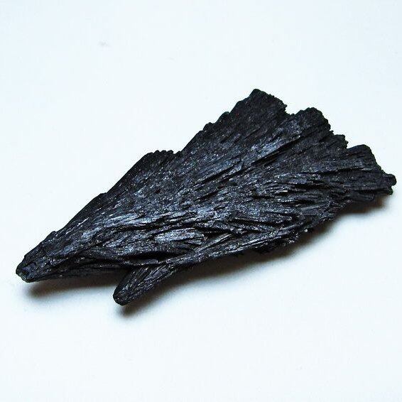 ブラック カイヤナイト 原石 一点物 171-7577