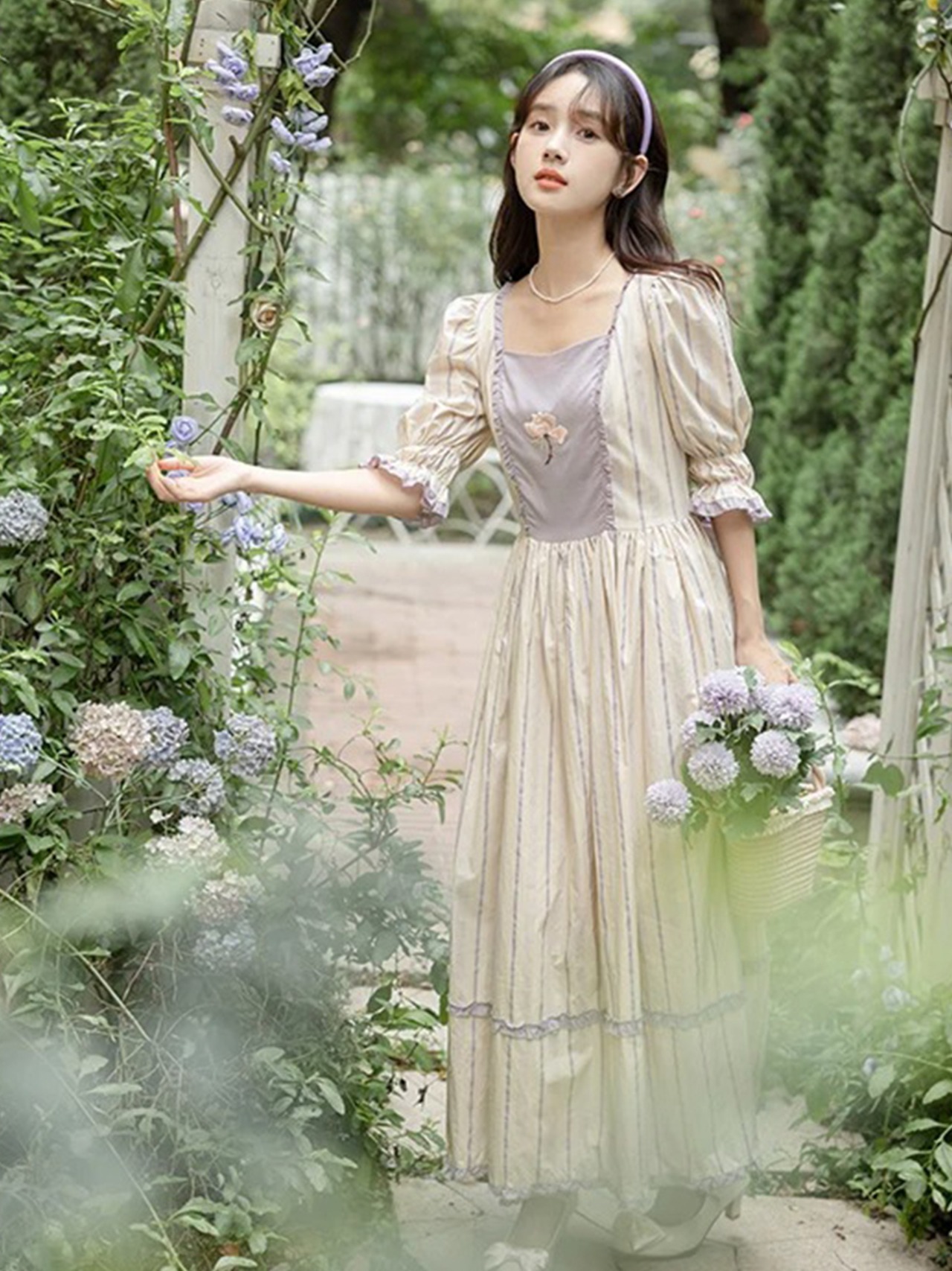 【0023】Striped Back Ribbon Retro Short Sleeve Dress