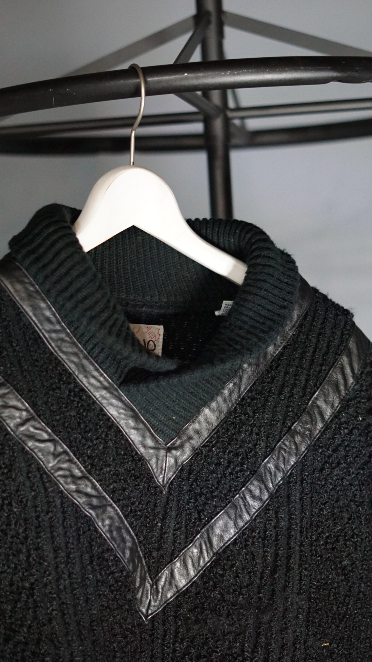 DEAD STOCK LEATHER DESIGN KNIT