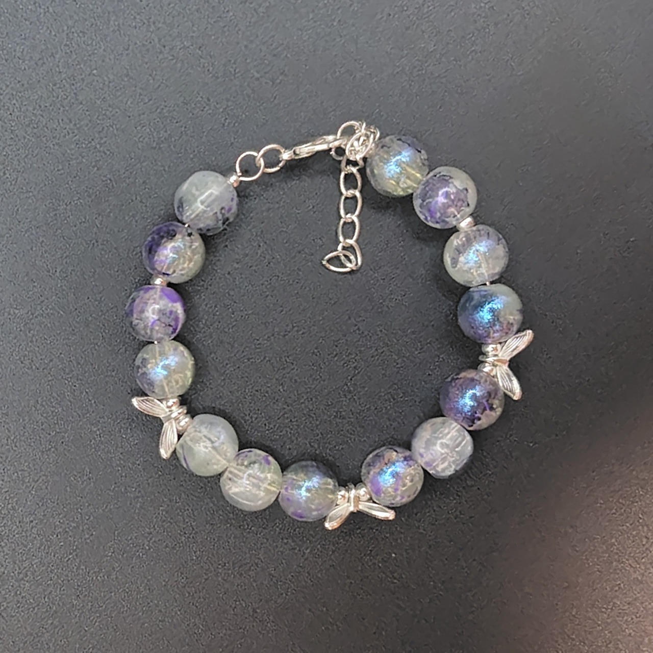 宇宙を舞う蝶々。きらめく幻想カラーのブレスレット(No.11)の画像02