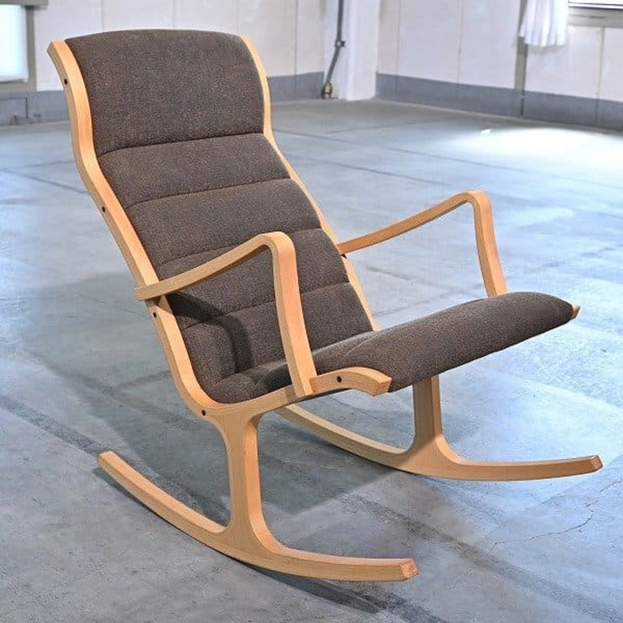 天童木工 11万「S-5226WB-ST」ロッキングチェア ホワイトビーチ材 菅澤光政 曲げ木 成形合板 アーム リクライニング リビング Tendo【中古家具/中古インテリア/USED家具ユーズド家具/リサイクル】