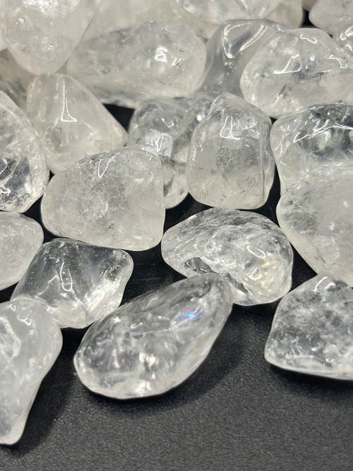 ぷっくりうるうる水晶　さざれ石　100g   ブラジル産 画像