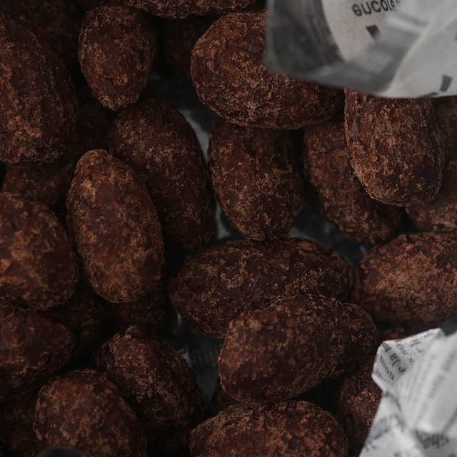 アマンド ショコラ（ネイビー缶）