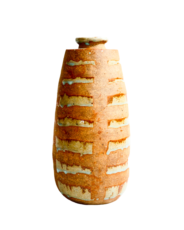 Cylindrical ceramic vase with lines