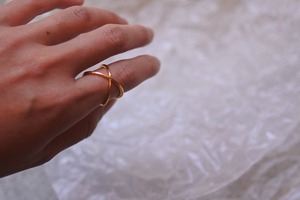 18k gold coated crossed ring.
