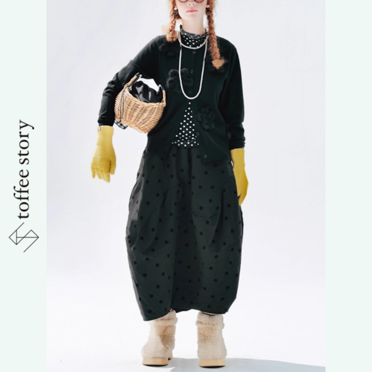 闇に咲くフラワーモチーフのニットカーディガン《i0804》