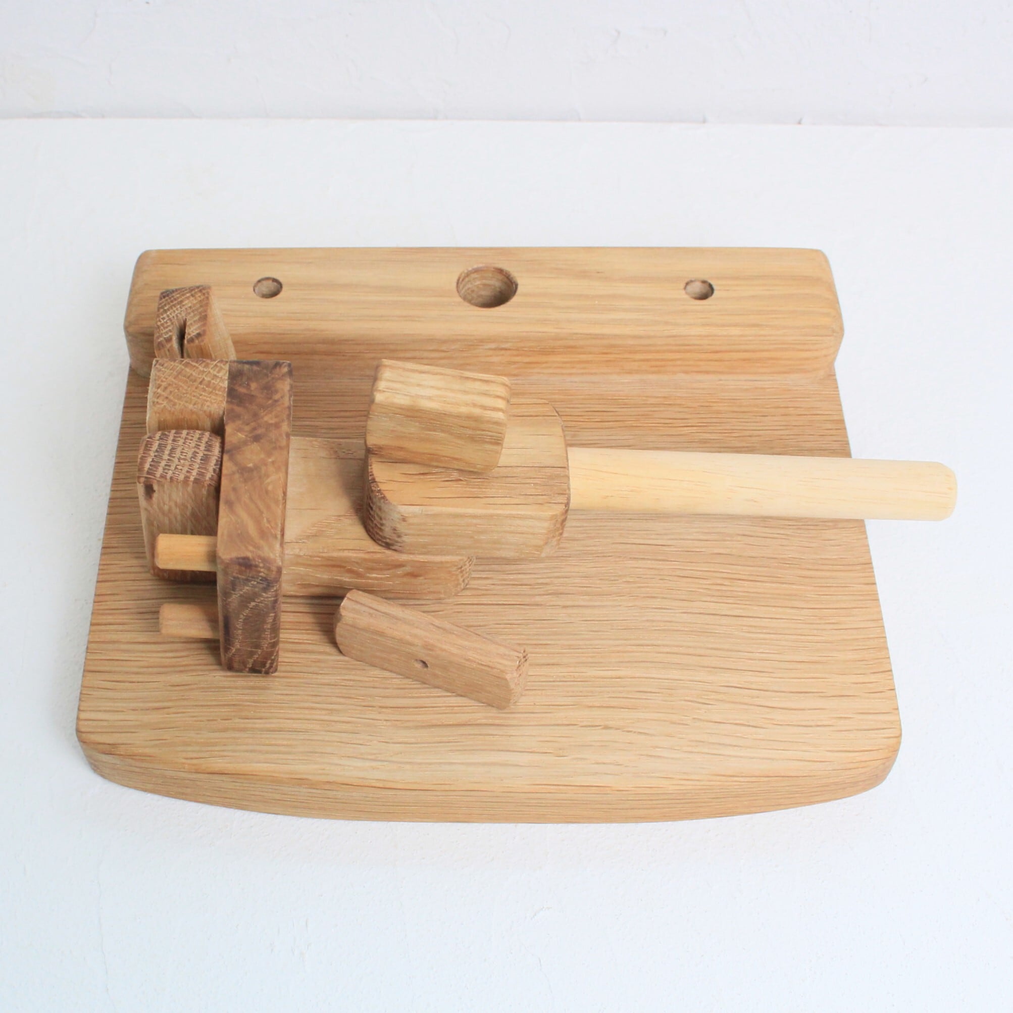 刺繍丸枠スタンド(オークモデル)【木製ハンドル装備、グリップ2