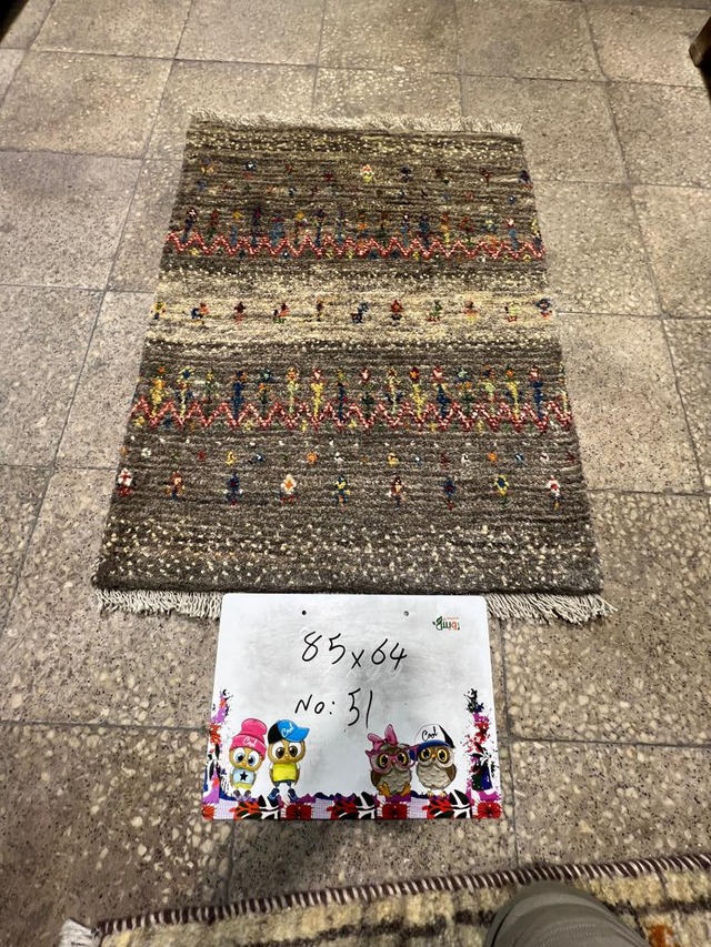 絨毯クエスト70【No.M51】 ※現在、こちらの商品はイランに置いてあります。ご希望の方は先ずは在庫のご確認をお願いします。