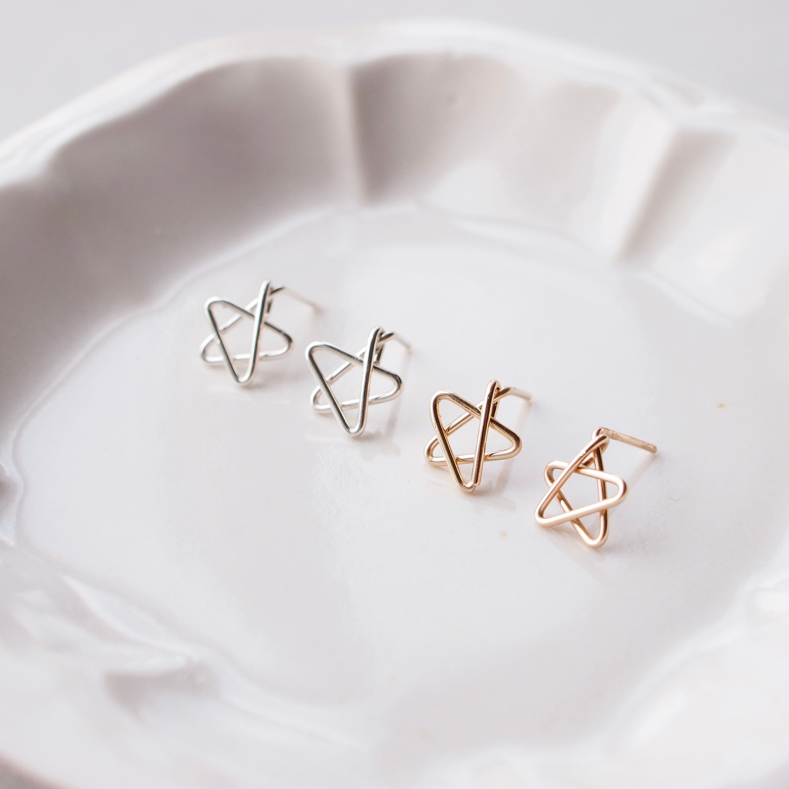 【ピアス】小さな星のシンプルラインピアス